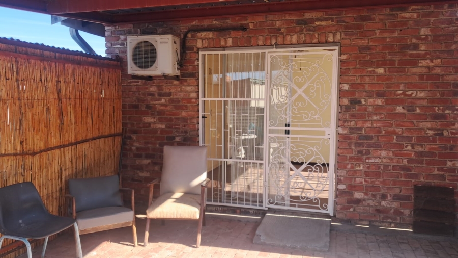 6 Bedroom Property for Sale in Morewag Free State